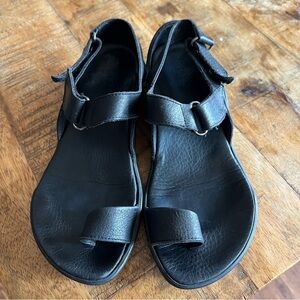 Arche Black Leather Toe Strap Sandals Size 39